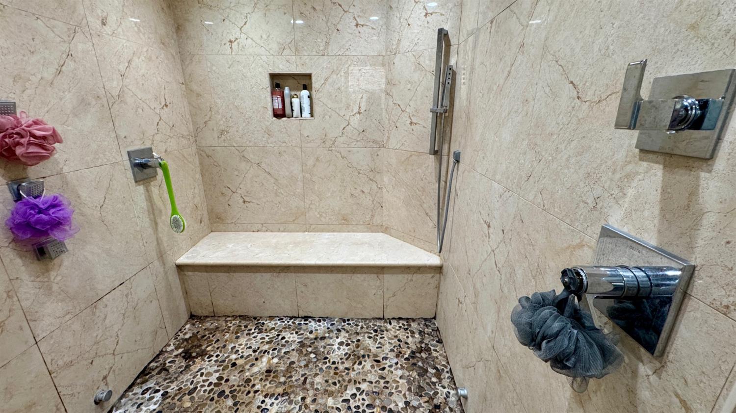 6115 Cloud Peak Ct, Bakersfield, CA 93313