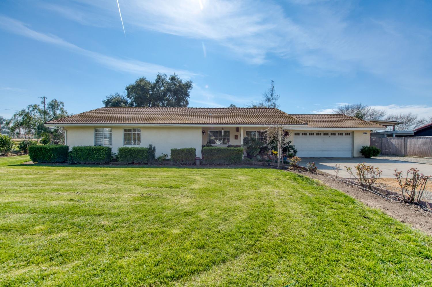 25540 Lynn Pl #B, Madera, CA 93638