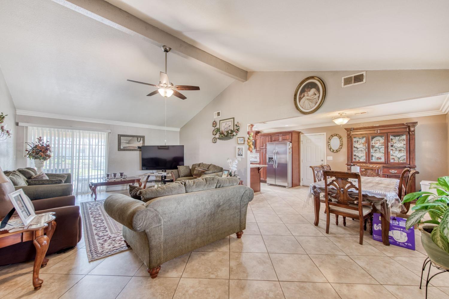 25540 Lynn Pl #B, Madera, CA 93638