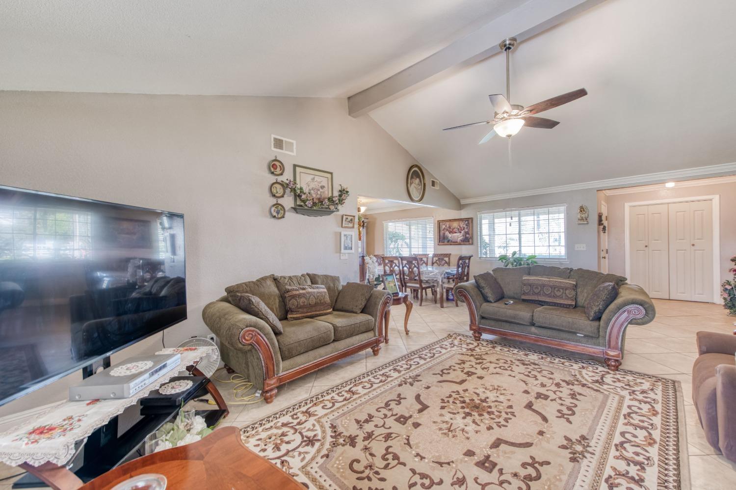 25540 Lynn Pl #B, Madera, CA 93638