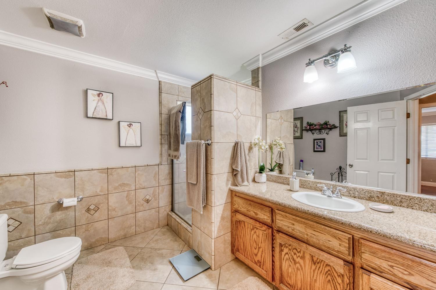 25540 Lynn Pl #B, Madera, CA 93638