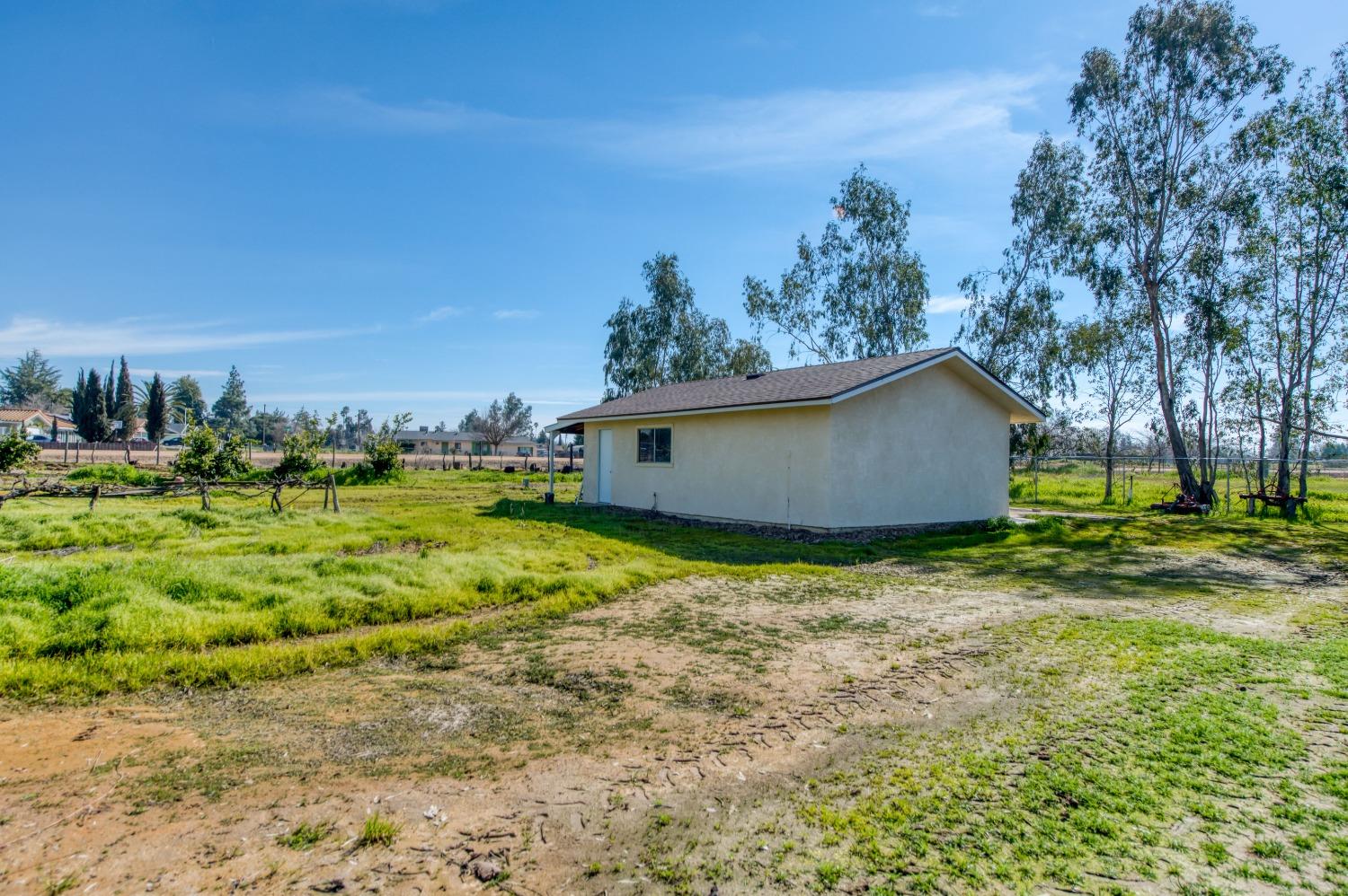 25540 Lynn Pl #B, Madera, CA 93638