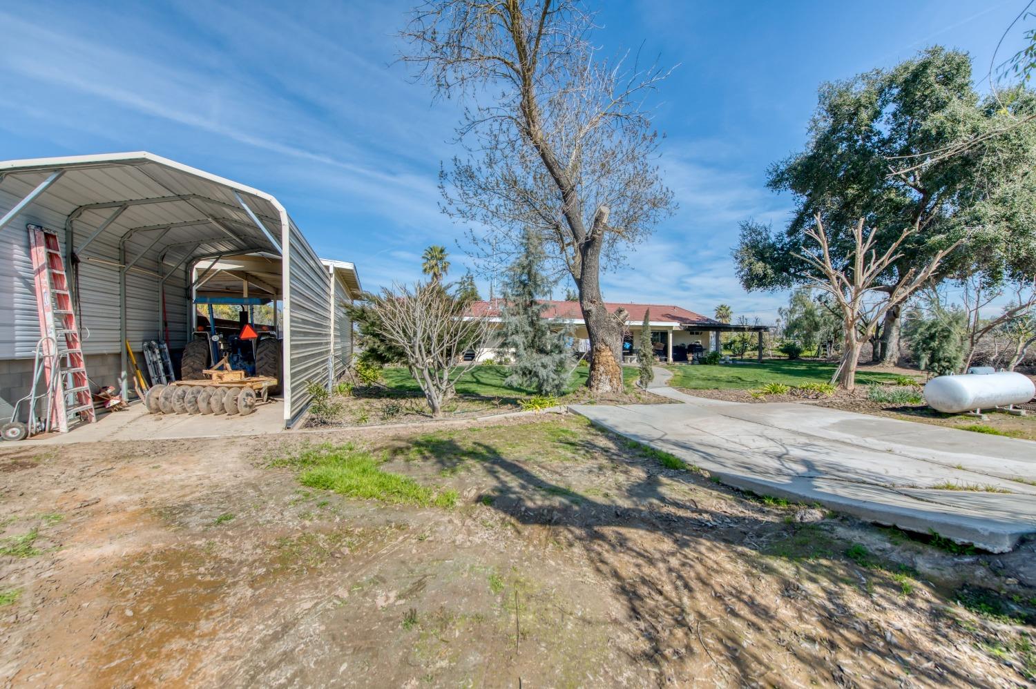 25540 Lynn Pl #B, Madera, CA 93638