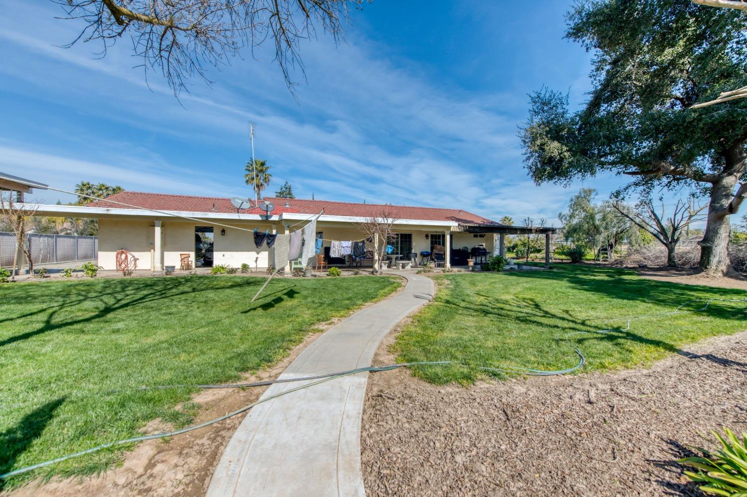 25540 Lynn Pl #B, Madera, CA 93638