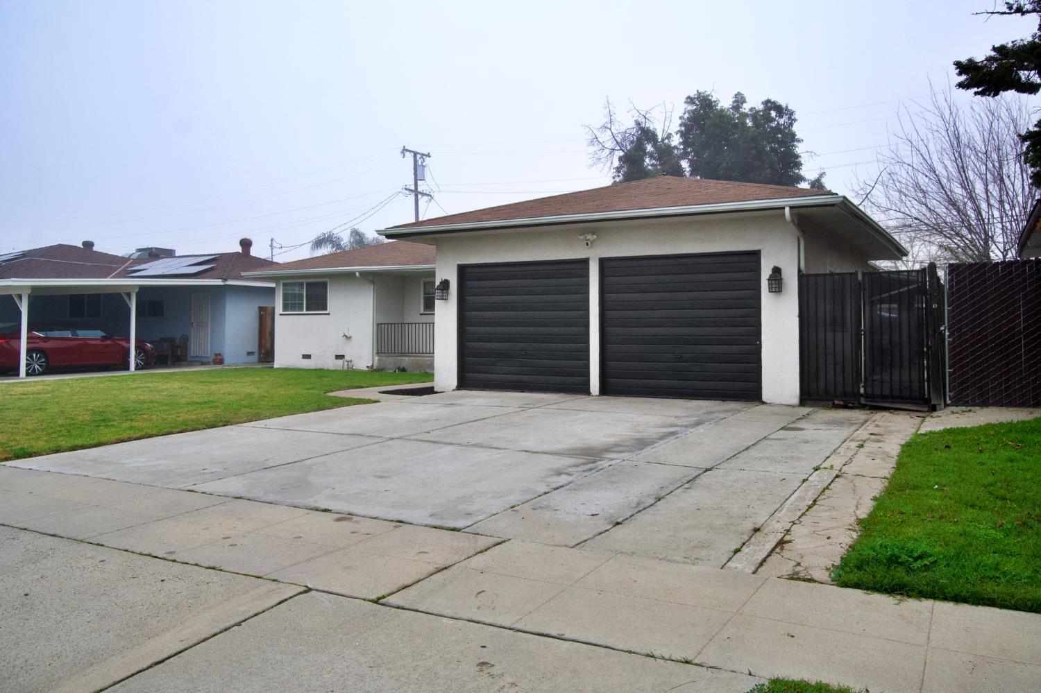4135 E Fedora Ave, Fresno, CA 93726