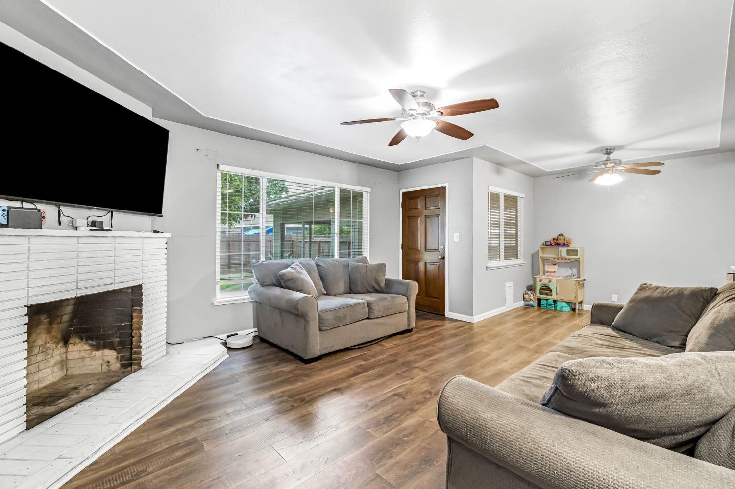 4135 E Fedora Ave, Fresno, CA 93726