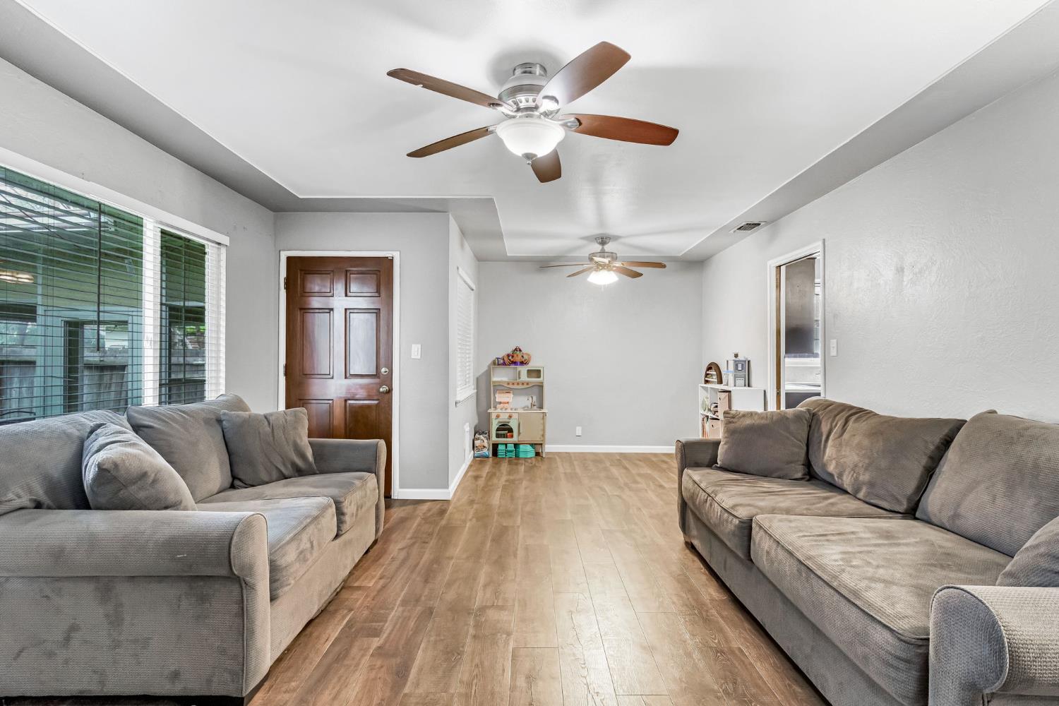 4135 E Fedora Ave, Fresno, CA 93726