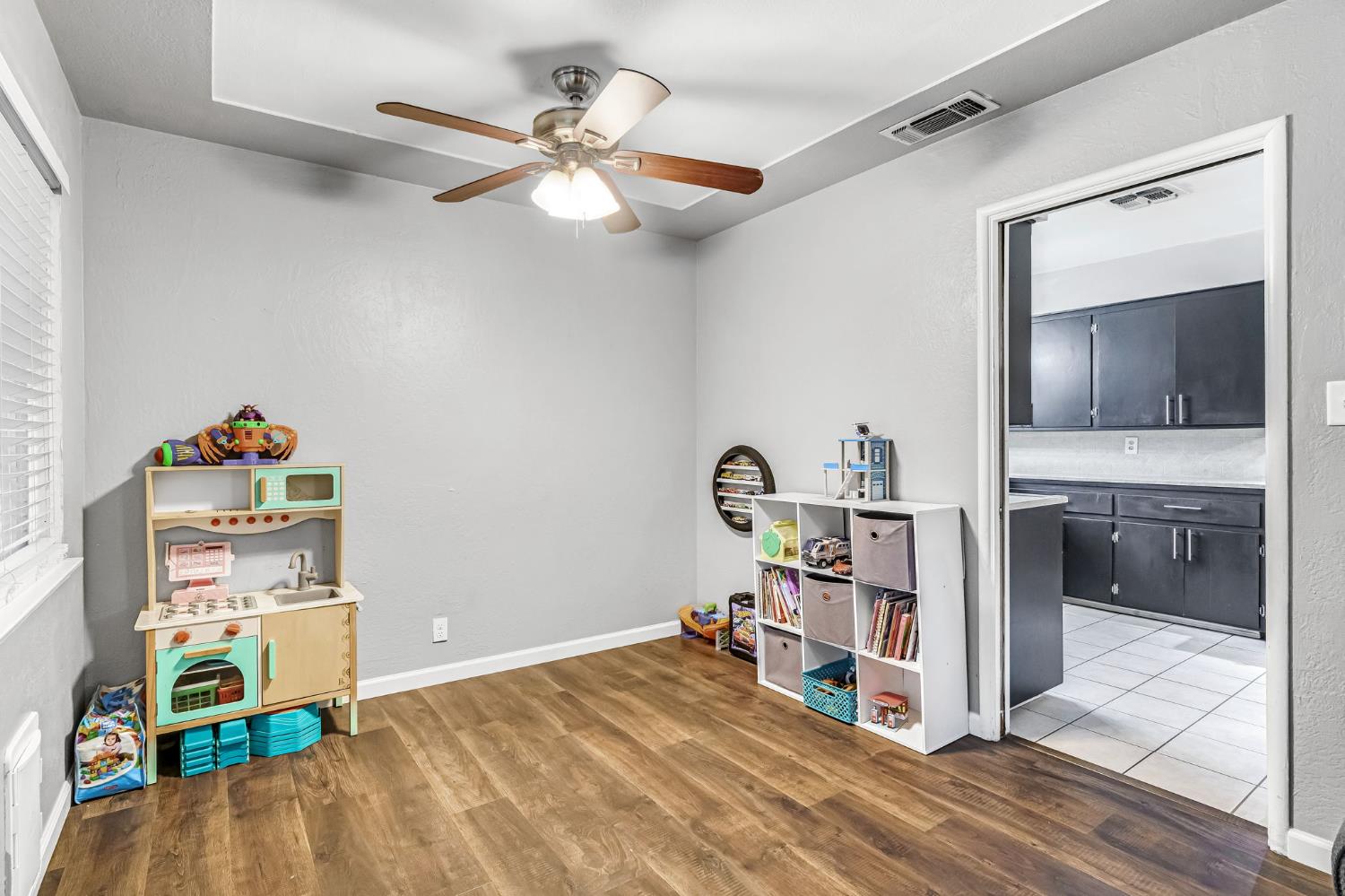 4135 E Fedora Ave, Fresno, CA 93726