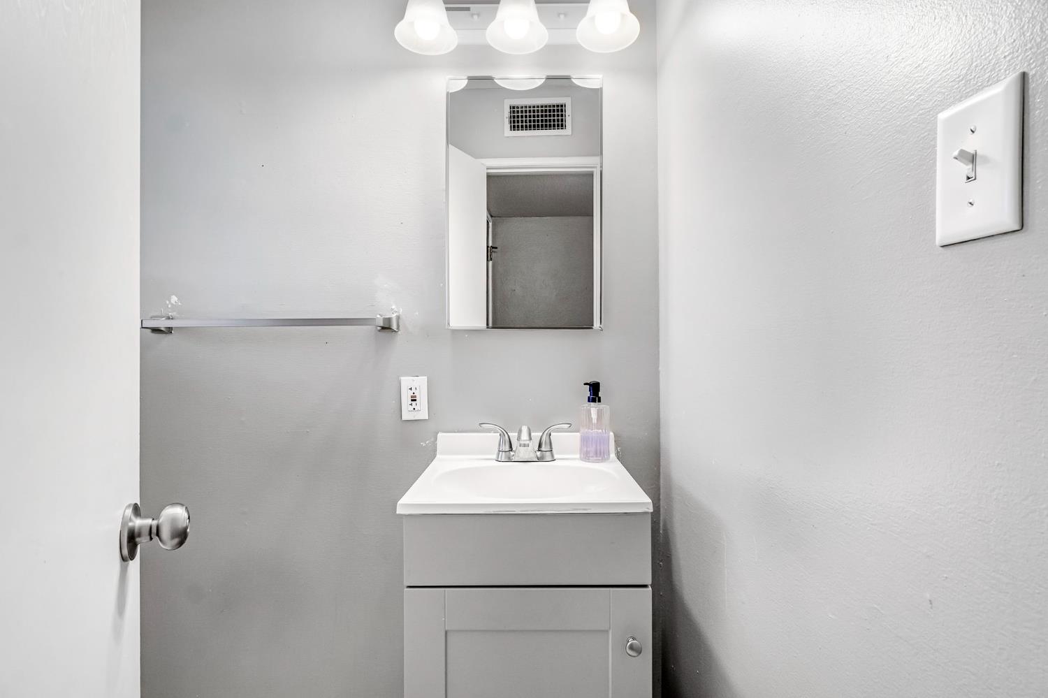 4135 E Fedora Ave, Fresno, CA 93726