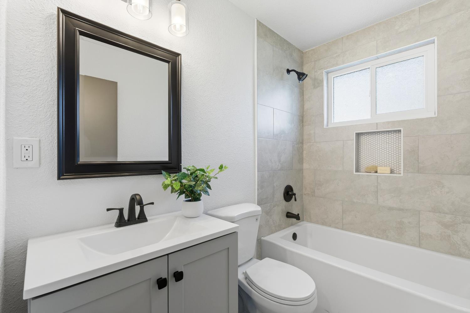 2224 E Donner, Fresno, CA 93726