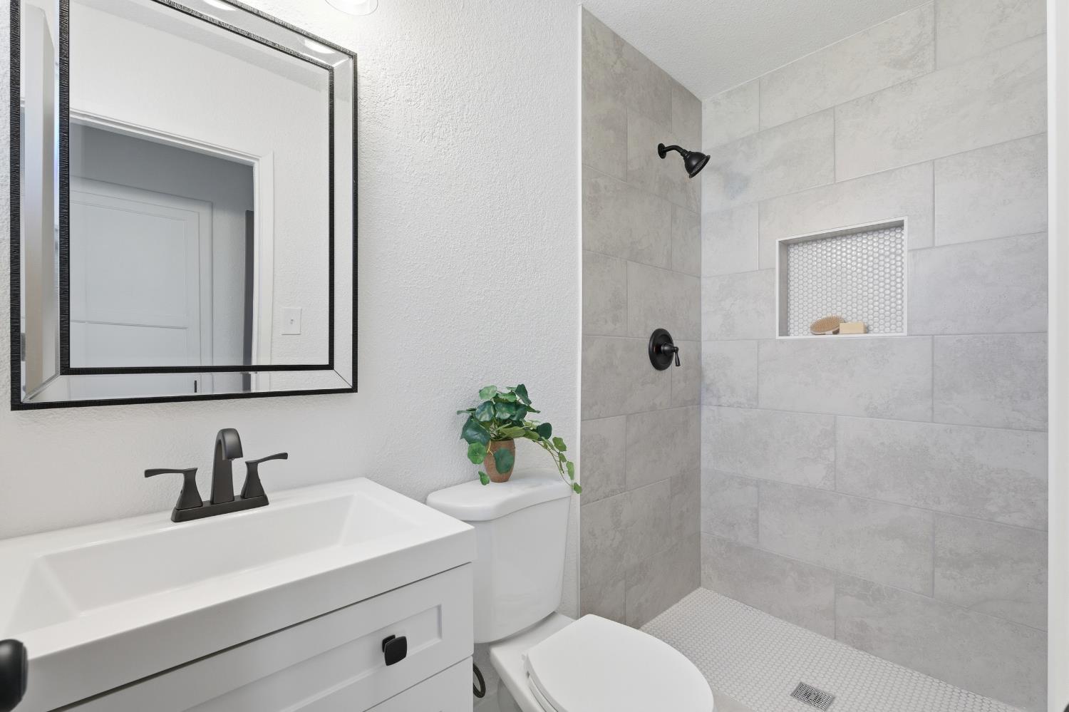 2224 E Donner, Fresno, CA 93726