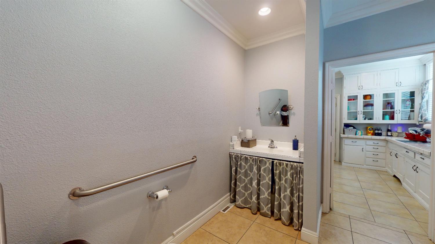 400 W Yosemite Ave, Madera, CA 93637