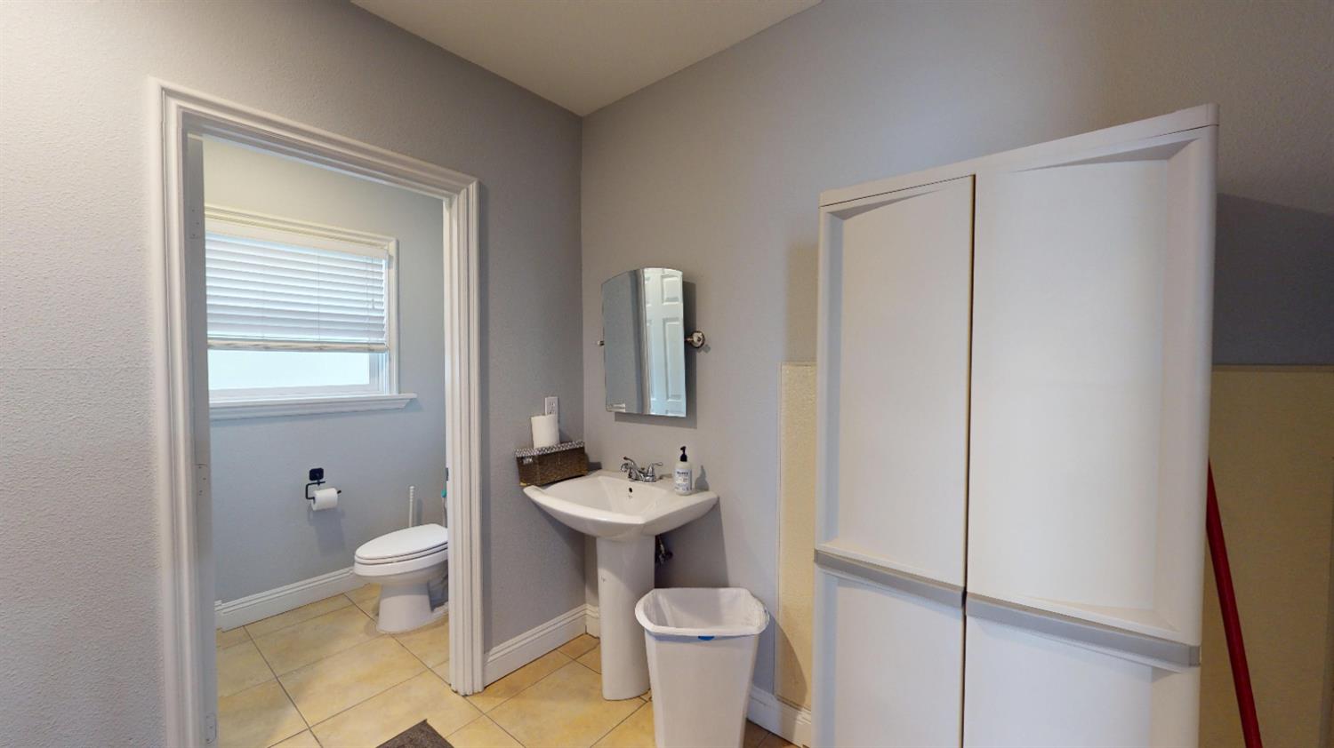 400 W Yosemite Ave, Madera, CA 93637