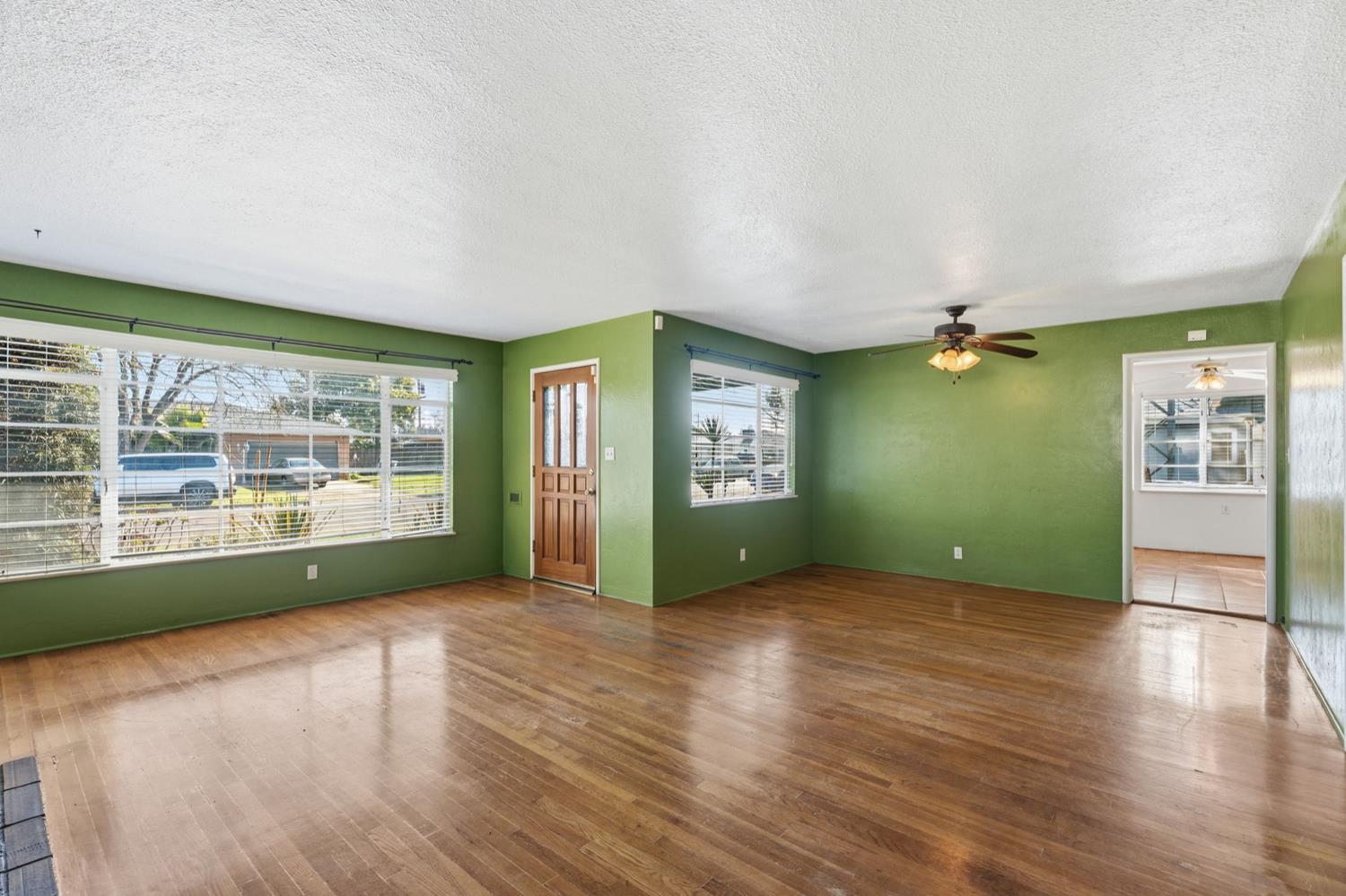 3117 N 8Th St, Fresno, CA 93703