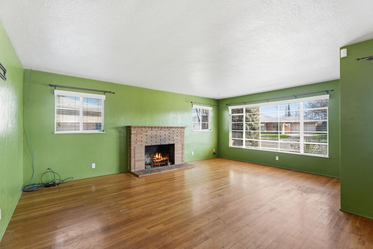 3117 N 8Th St, Fresno, CA 93703