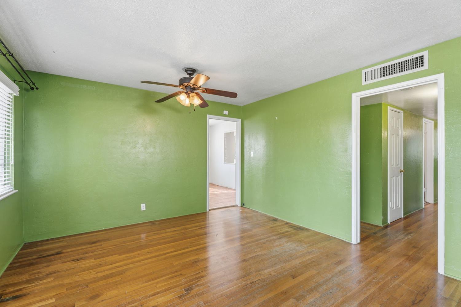 3117 N 8Th St, Fresno, CA 93703