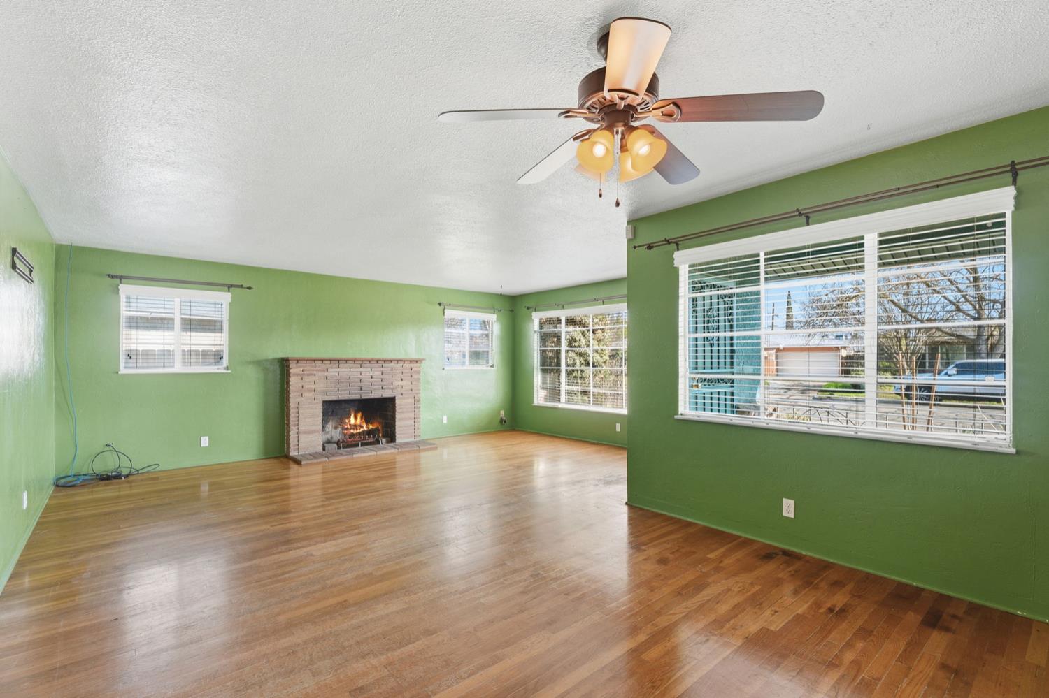 3117 N 8Th St, Fresno, CA 93703