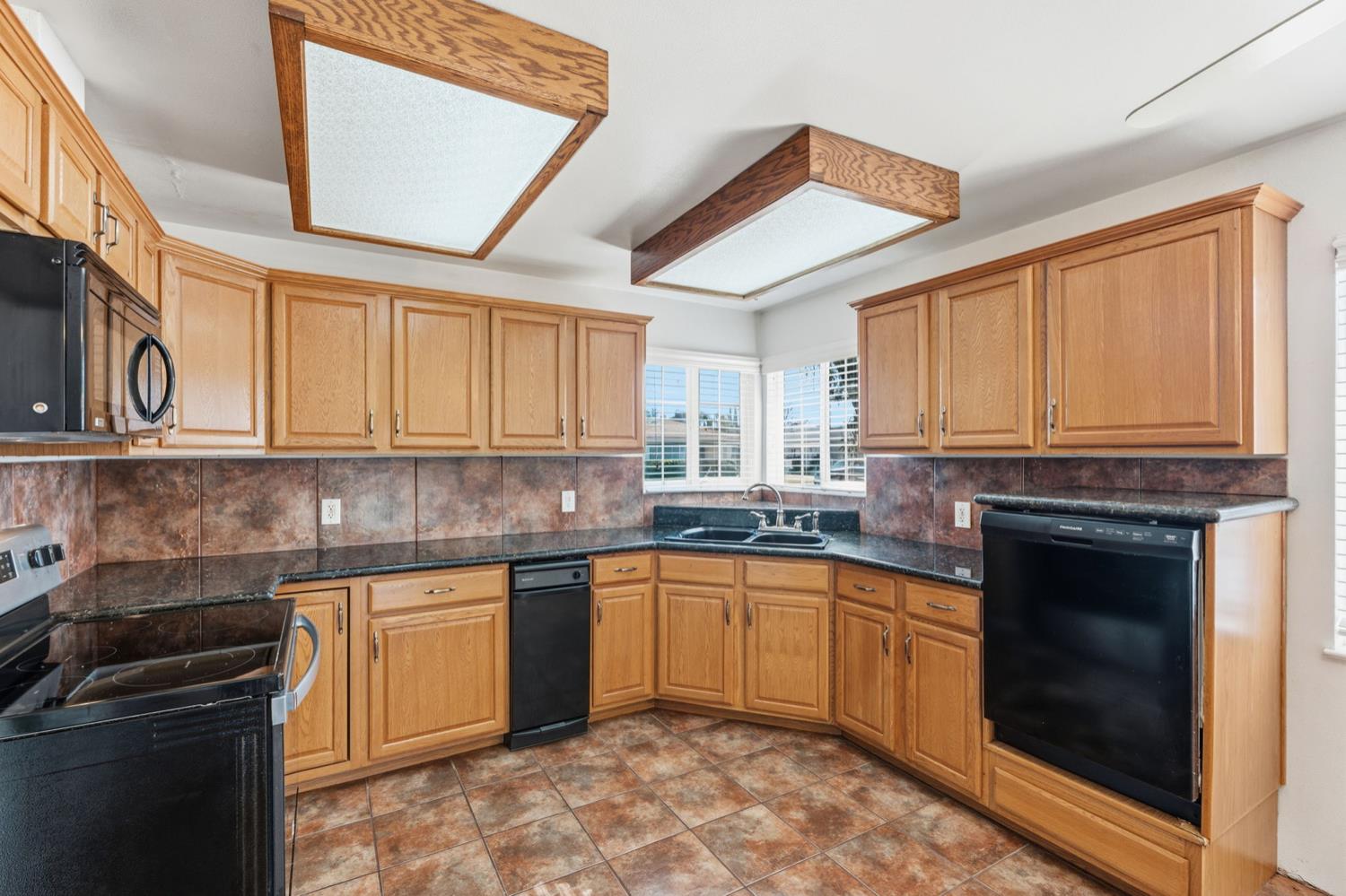 3117 N 8Th St, Fresno, CA 93703