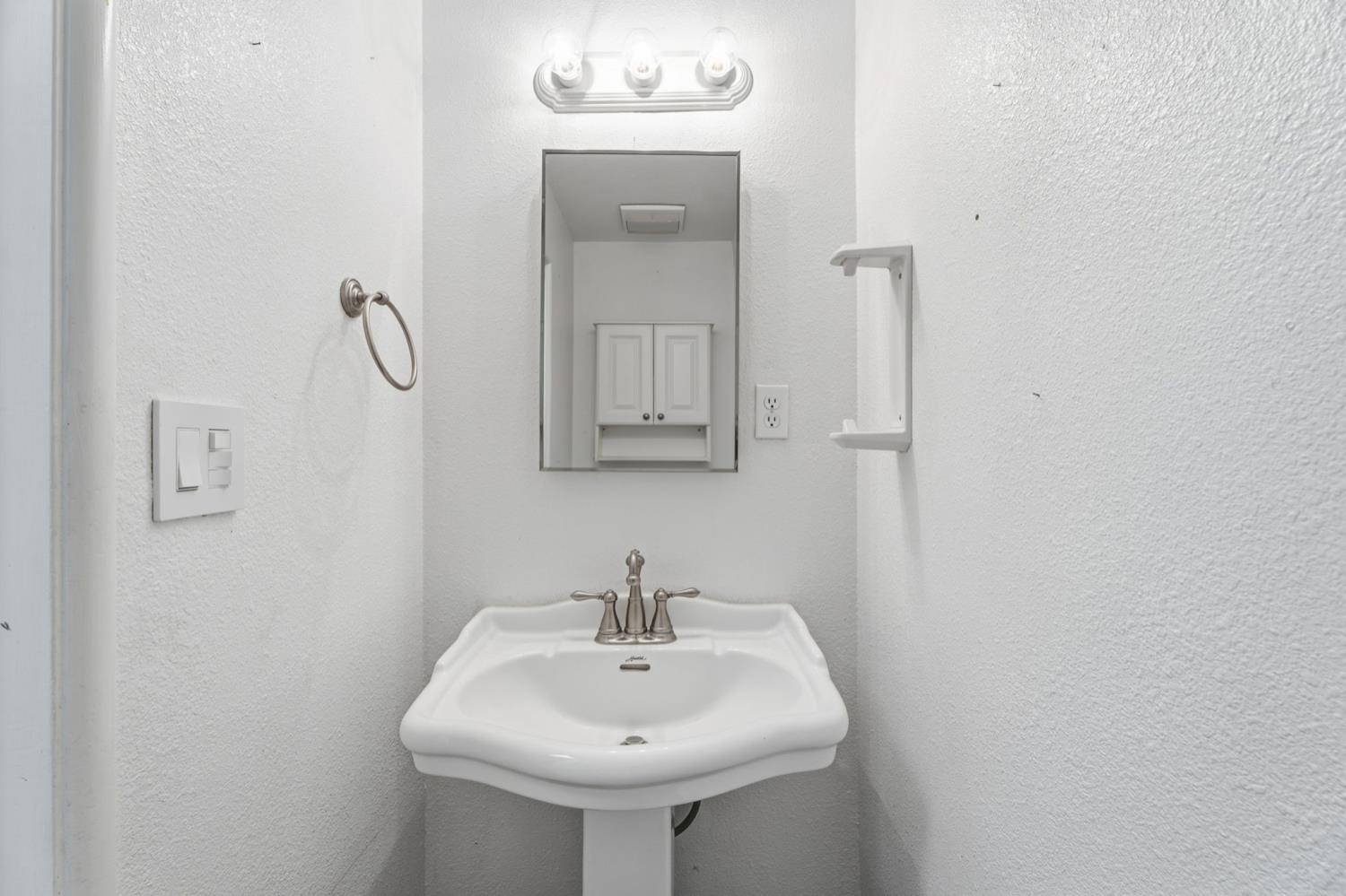 3117 N 8Th St, Fresno, CA 93703