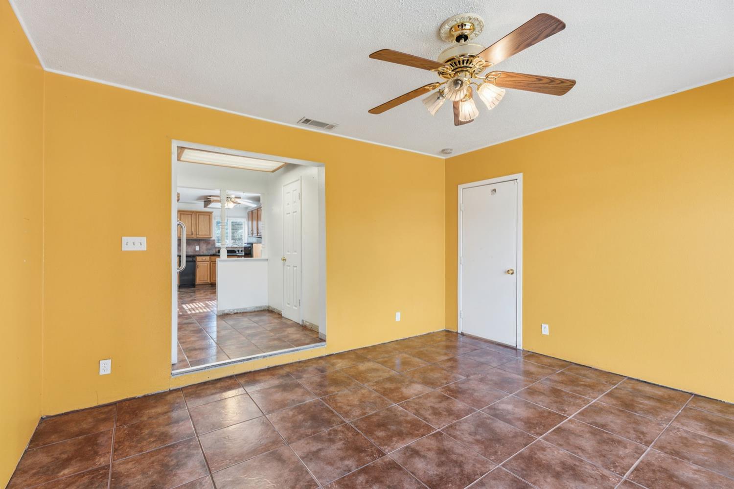 3117 N 8Th St, Fresno, CA 93703