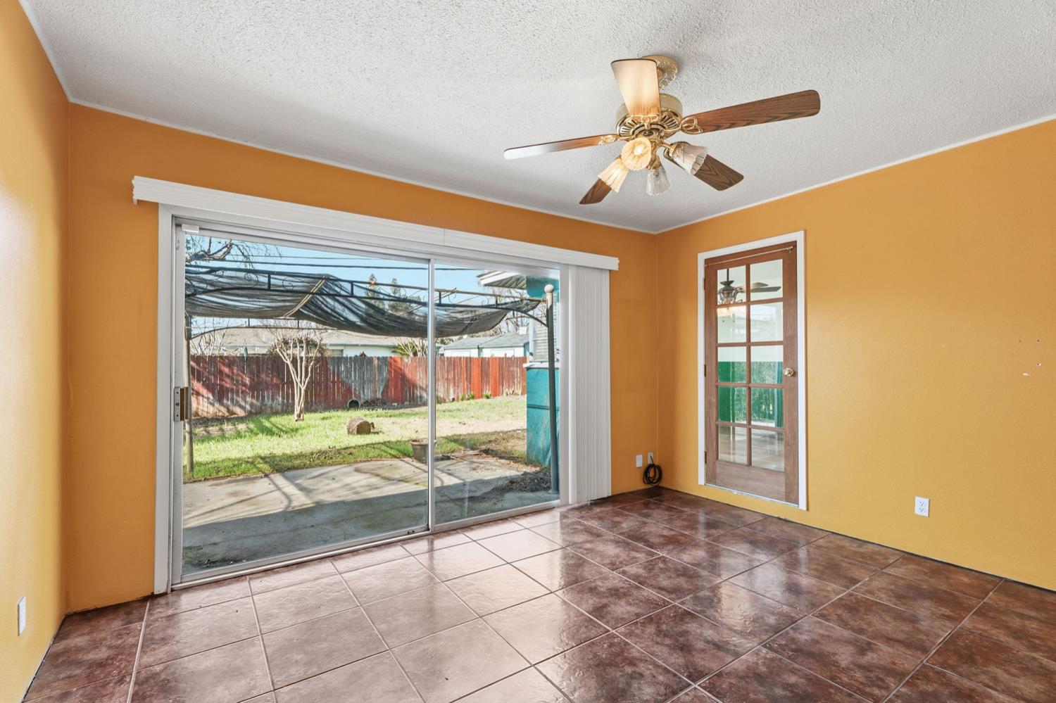 3117 N 8Th St, Fresno, CA 93703