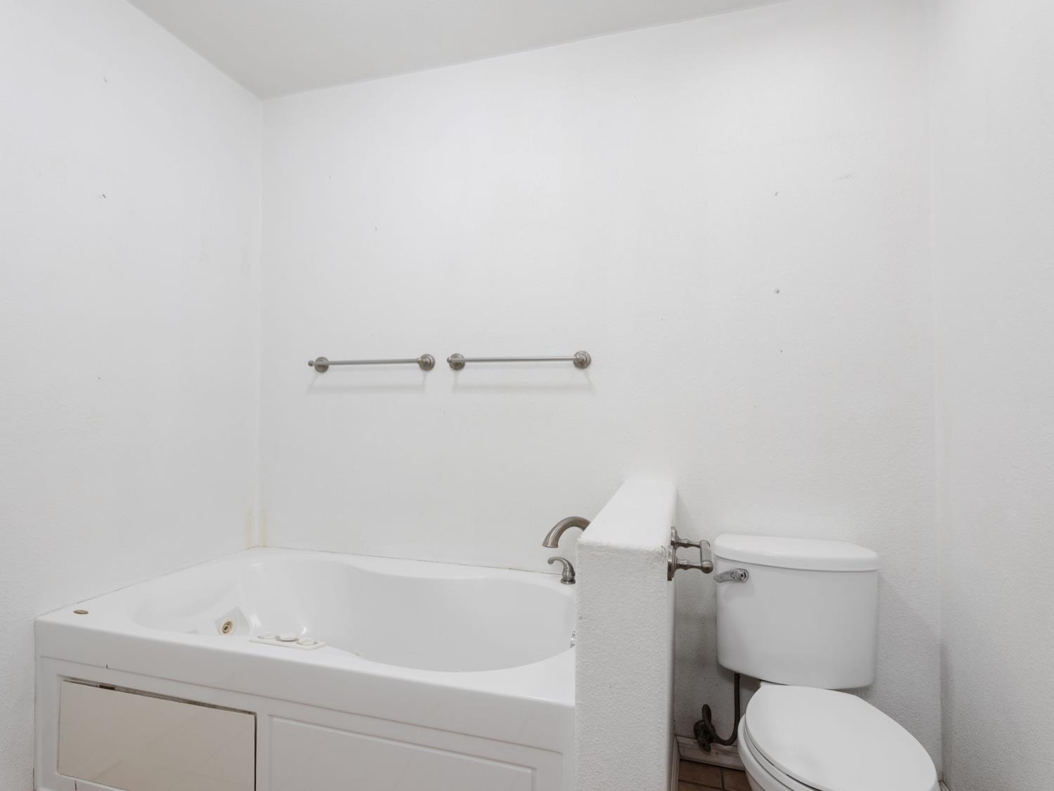 3117 N 8Th St, Fresno, CA 93703