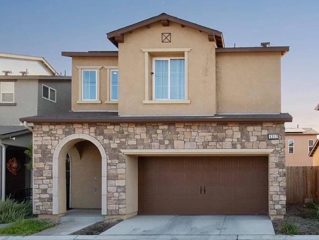 6312 N Santa Lucia Way, Fresno, CA 93722