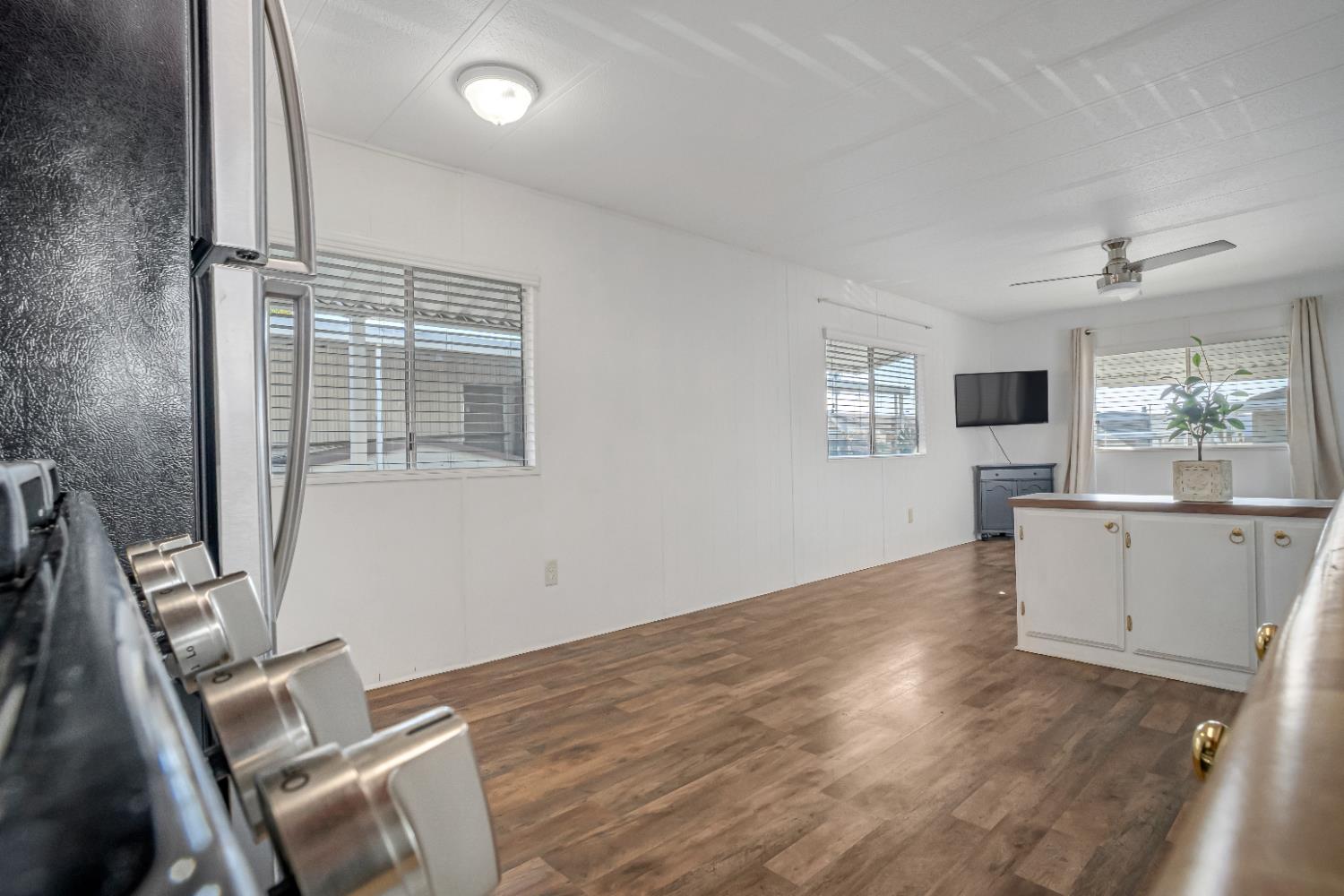 1724 Minnewawa #95, Clovis, CA 93612