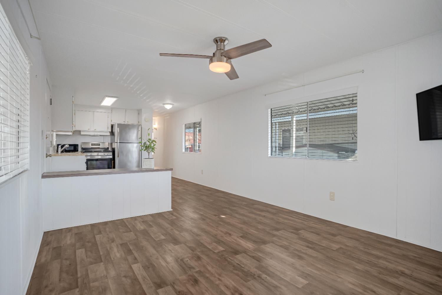 1724 Minnewawa #95, Clovis, CA 93612