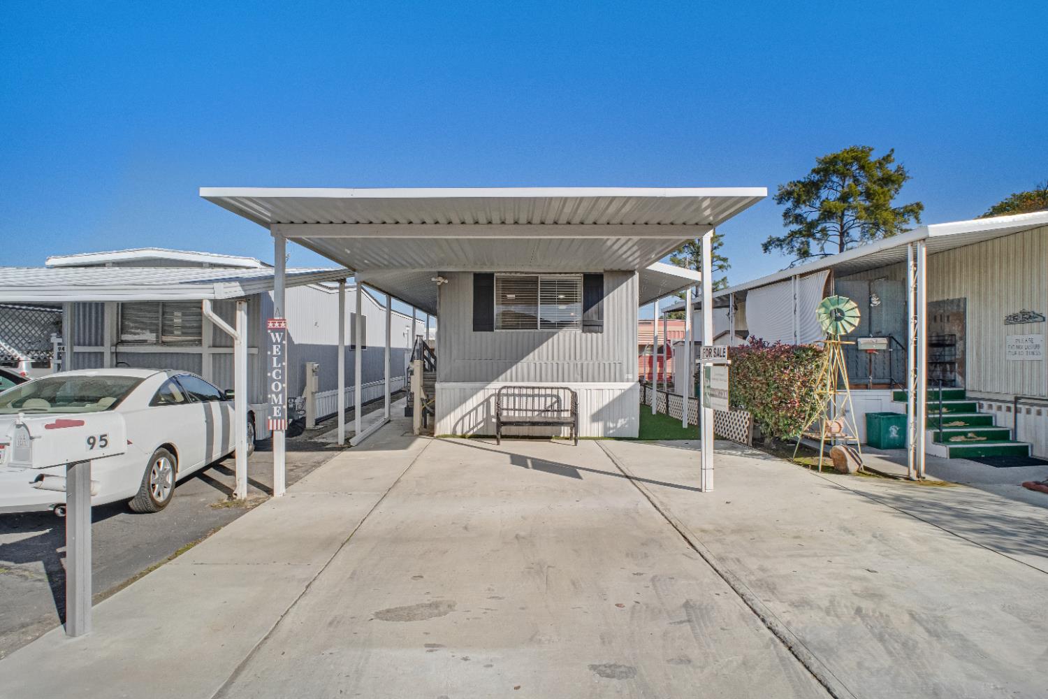 1724 Minnewawa #95, Clovis, CA 93612