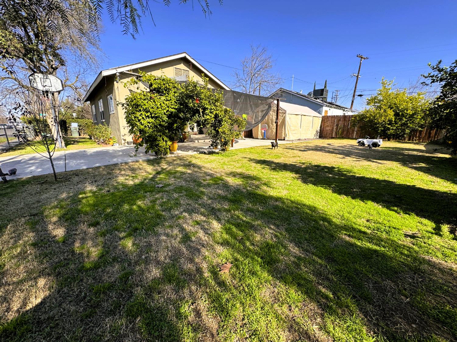 3402 E Townsend Ave, Fresno, CA 93702