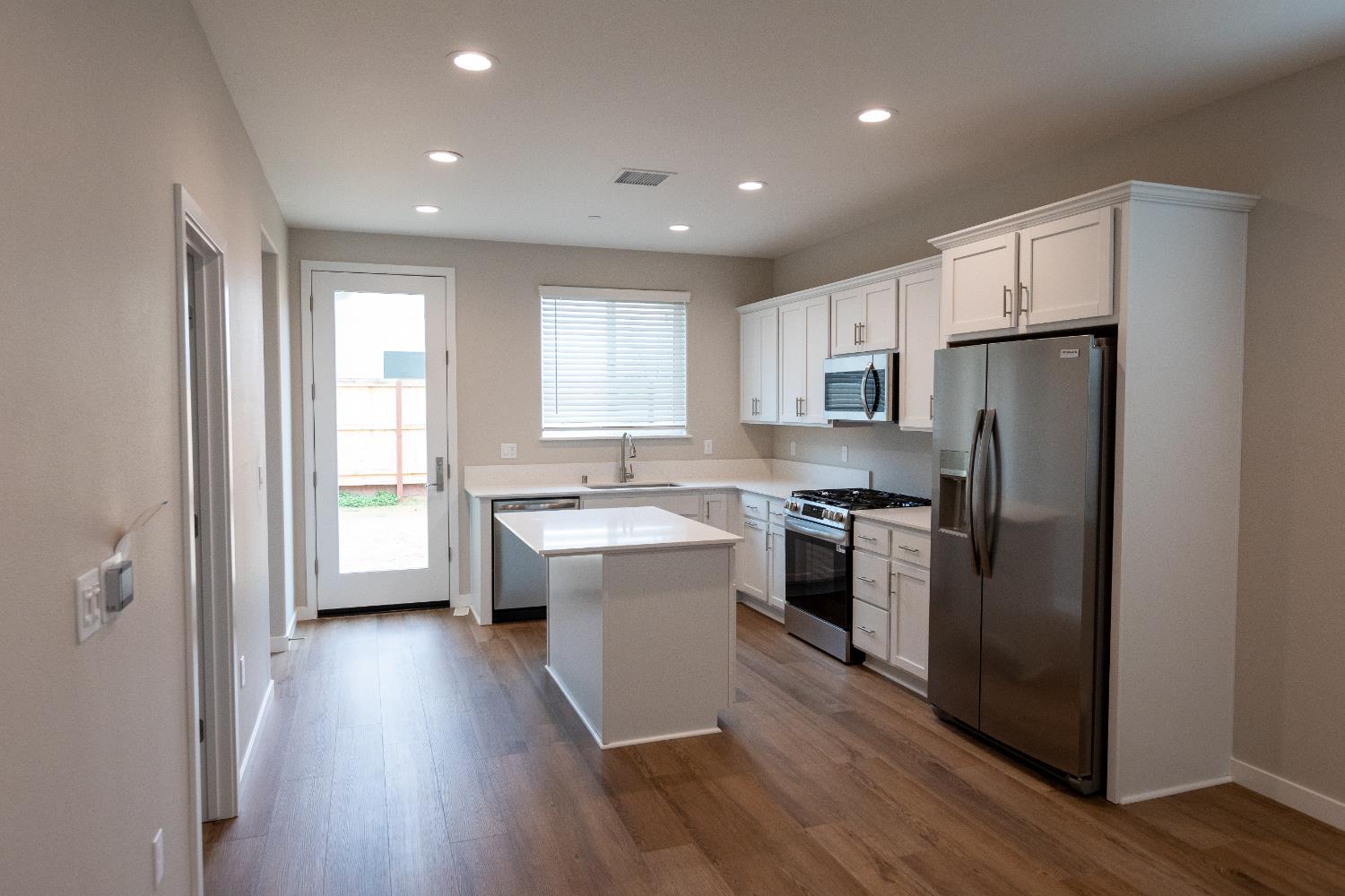 801 Laina Ave, Madera, CA 93636