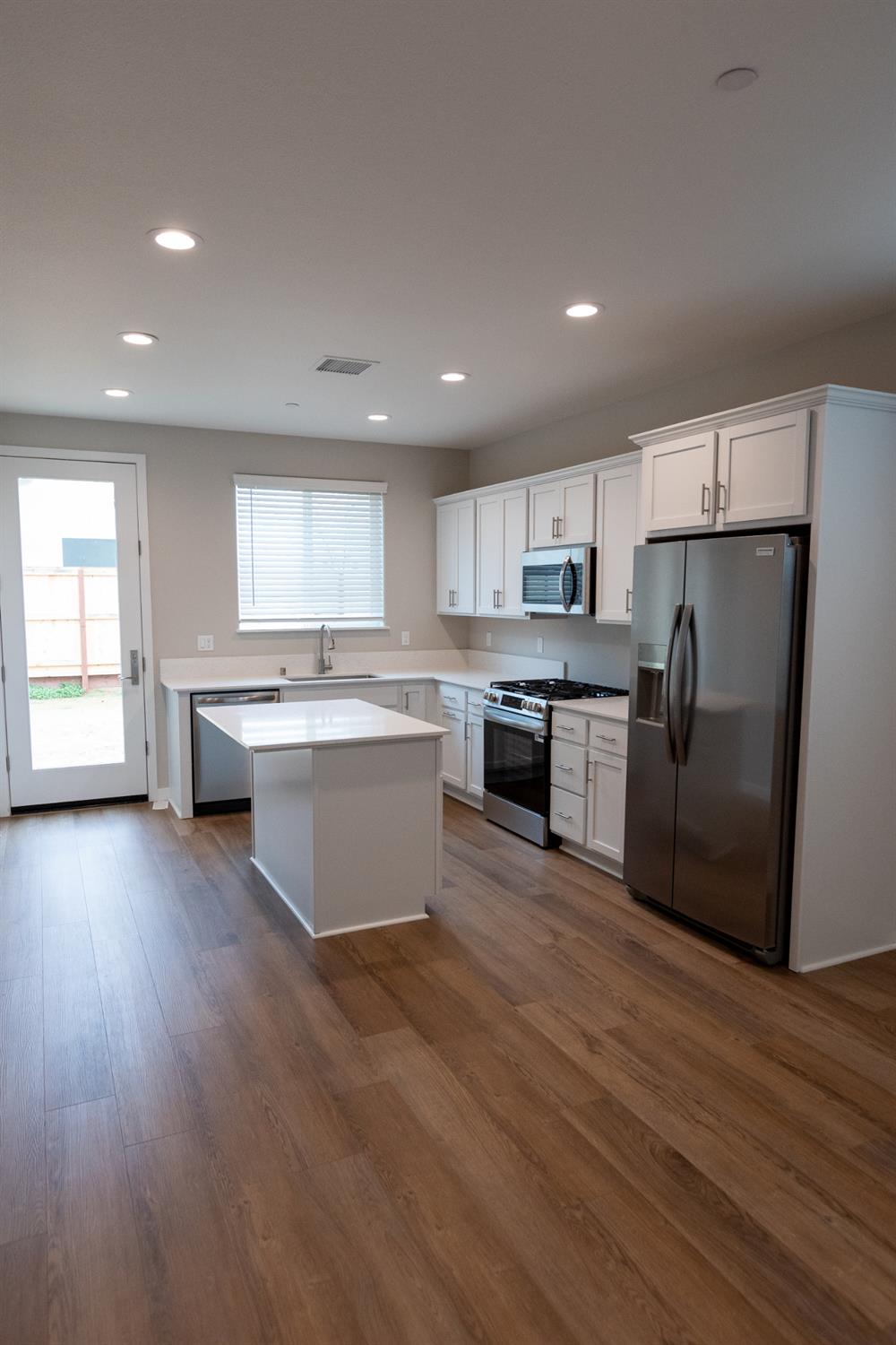 801 Laina Ave, Madera, CA 93636