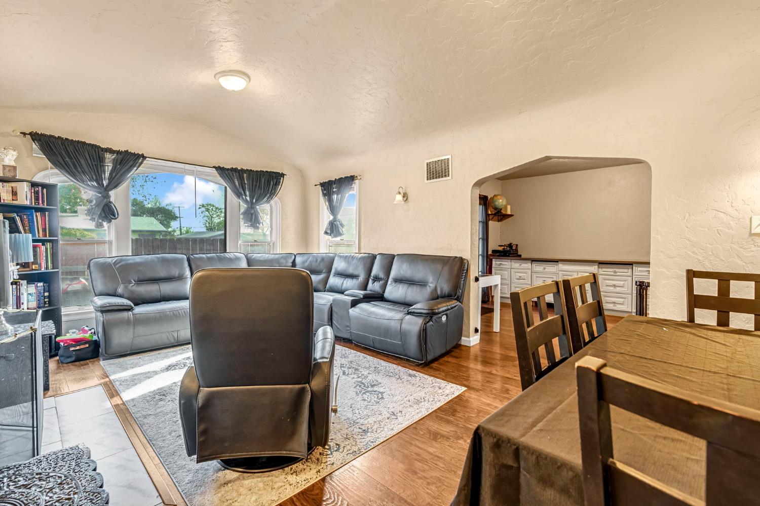 4546 E Iowa Ave, Fresno, CA 93702