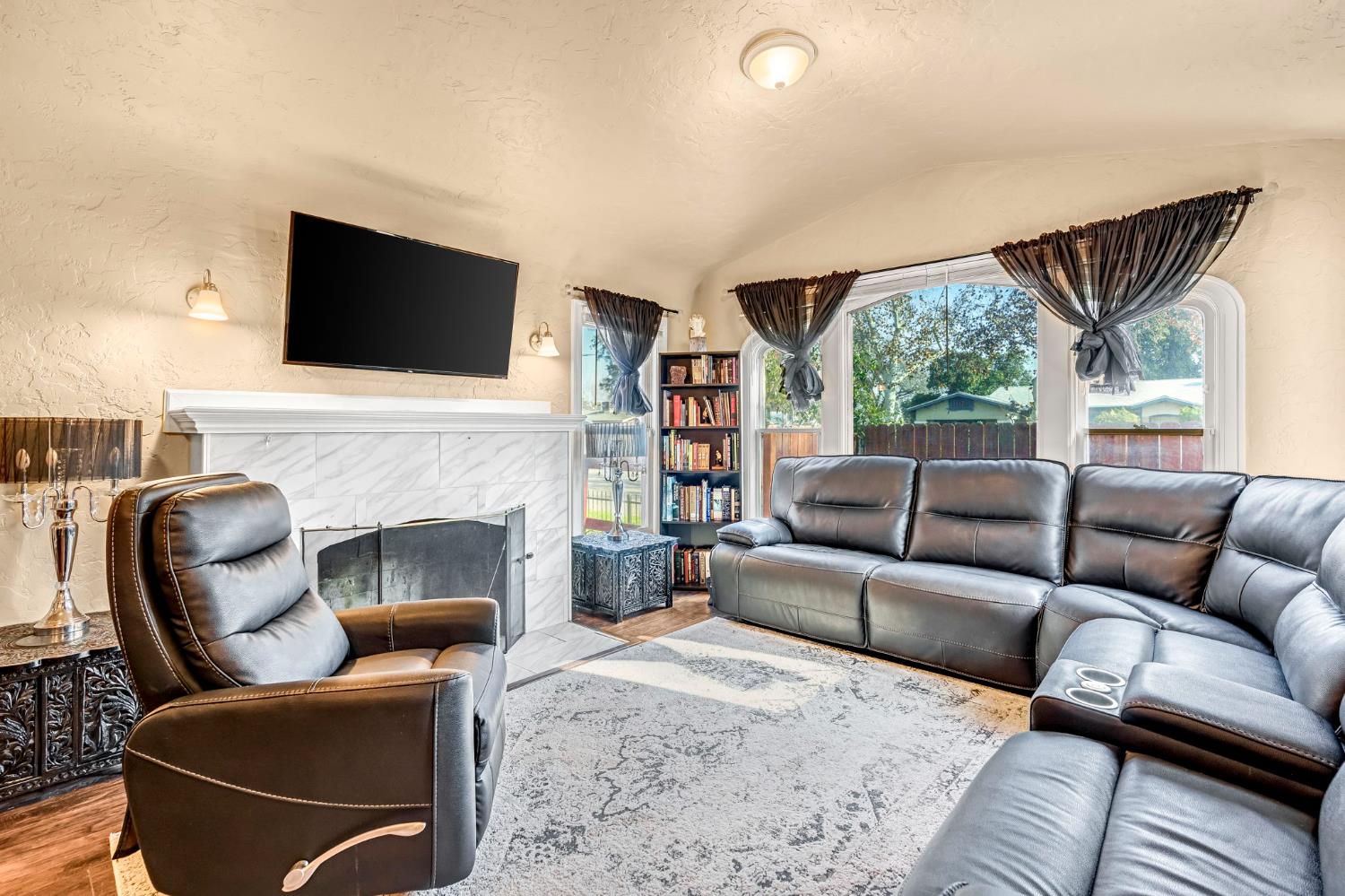 4546 E Iowa Ave, Fresno, CA 93702