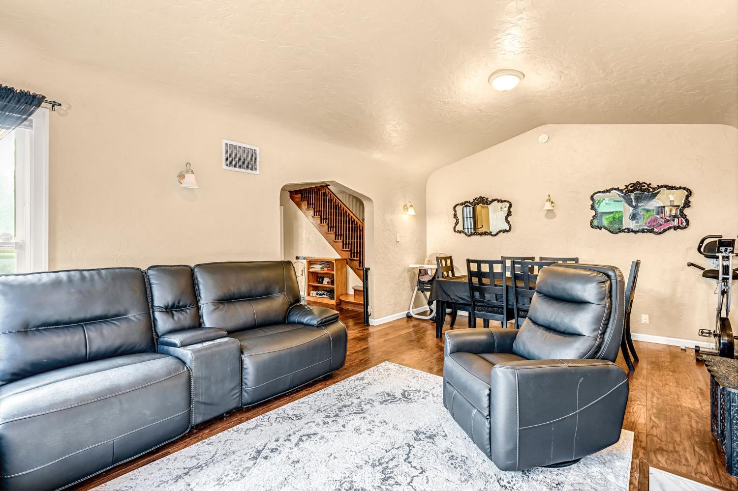 4546 E Iowa Ave, Fresno, CA 93702