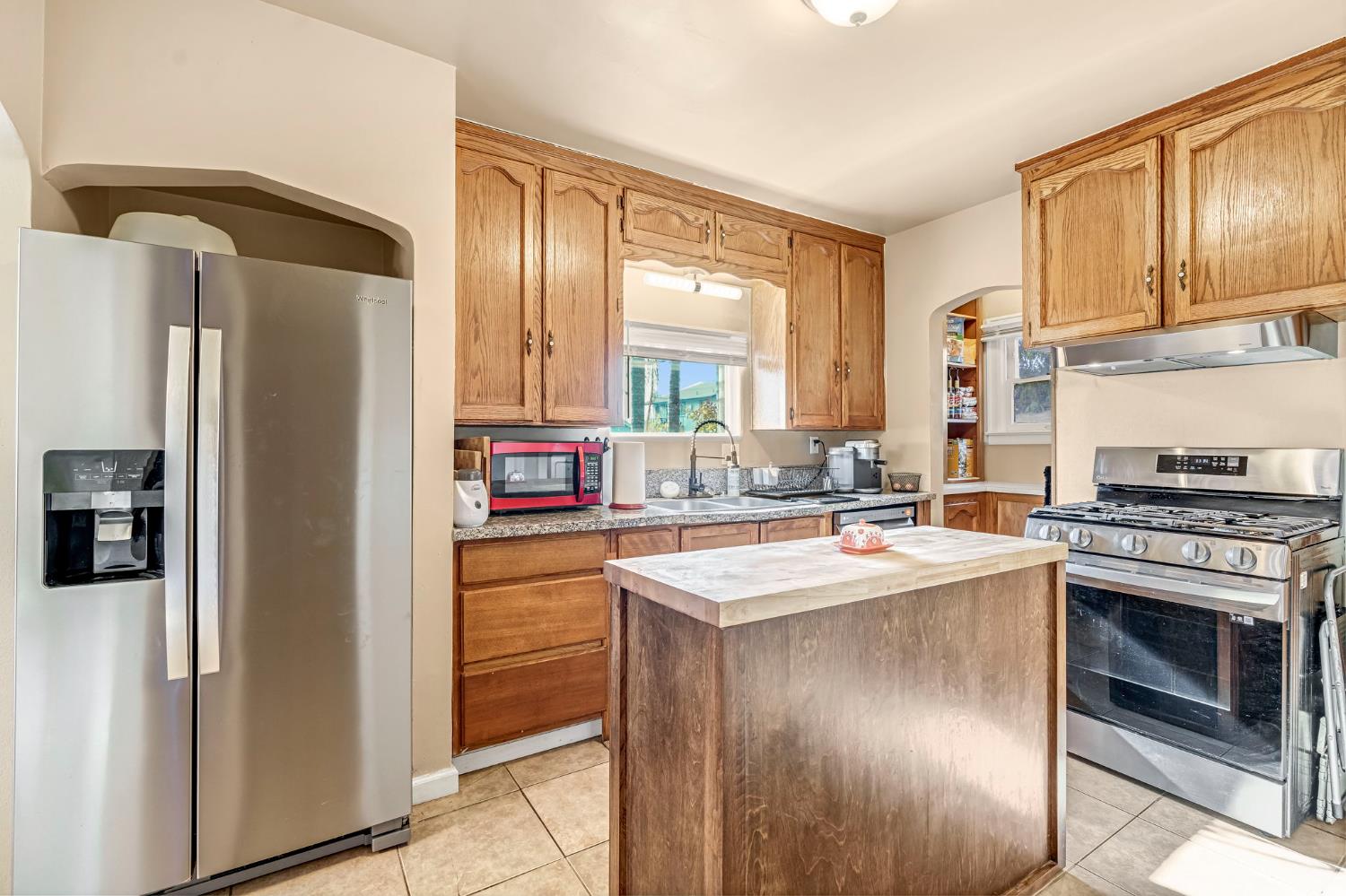 4546 E Iowa Ave, Fresno, CA 93702