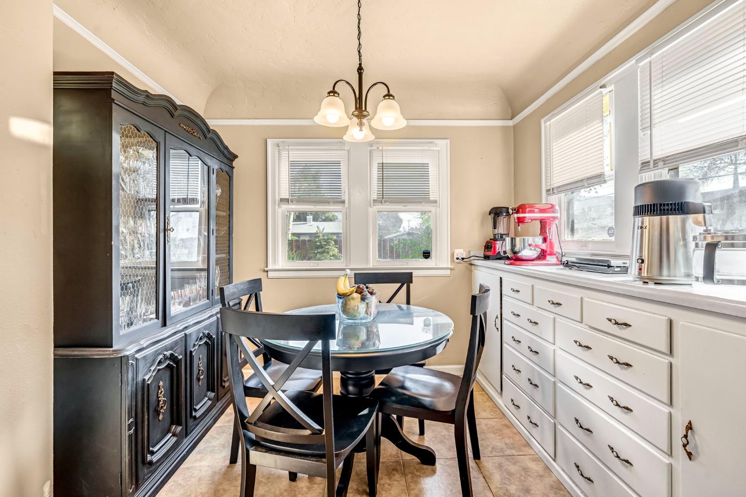 4546 E Iowa Ave, Fresno, CA 93702