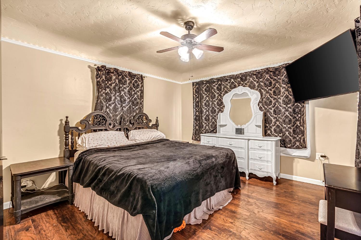 4546 E Iowa Ave, Fresno, CA 93702