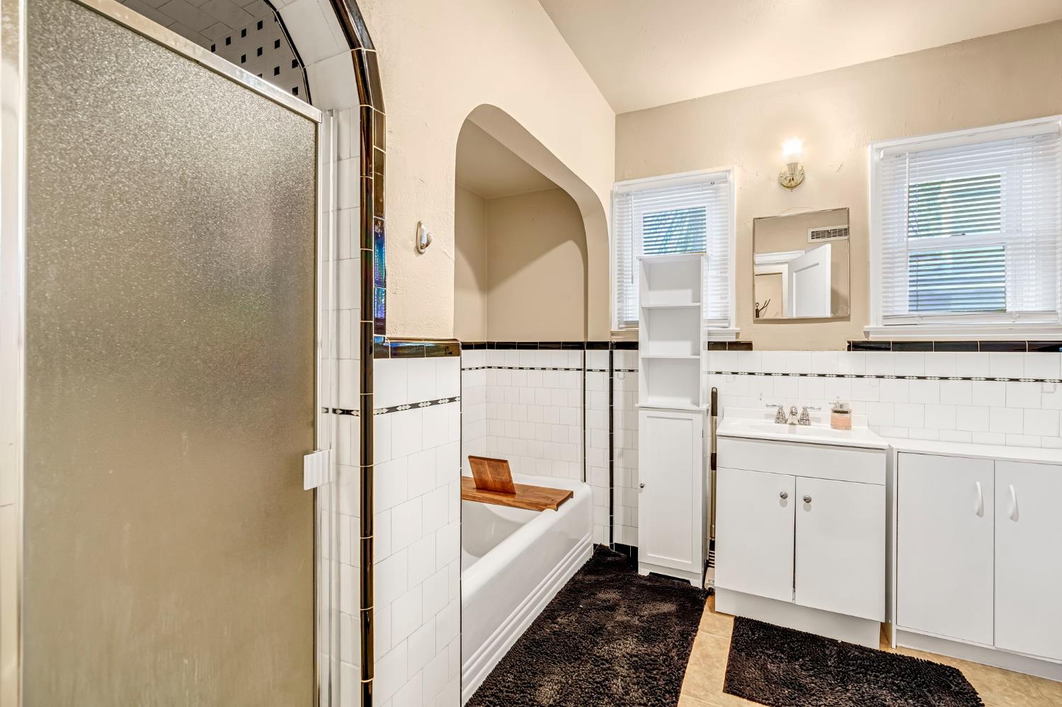 4546 E Iowa Ave, Fresno, CA 93702