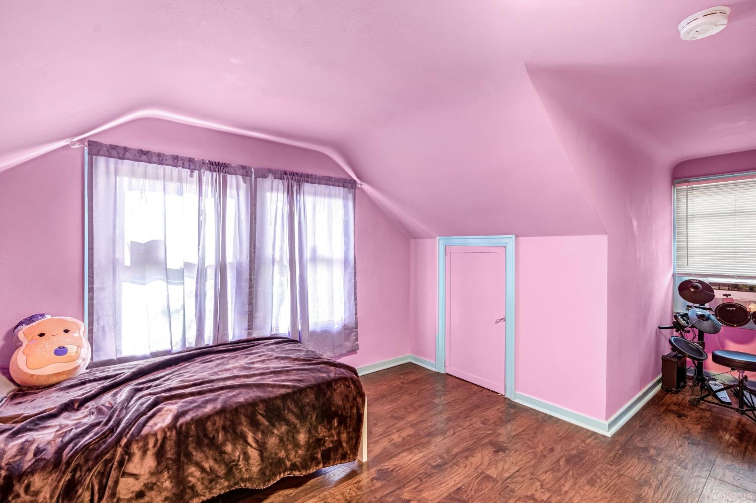 4546 E Iowa Ave, Fresno, CA 93702