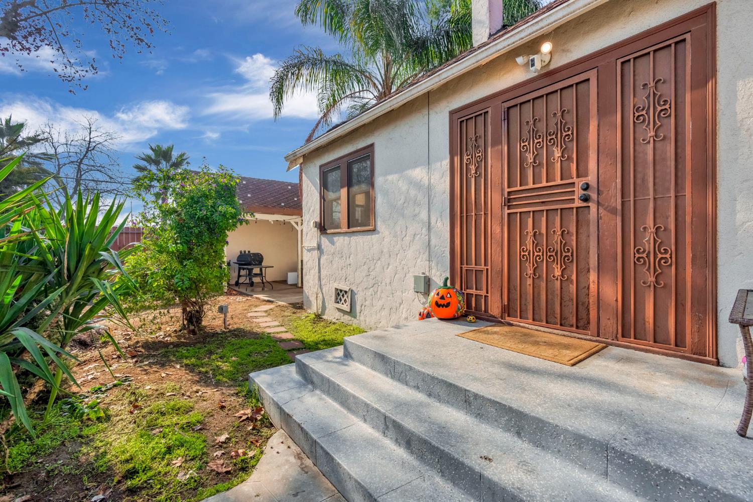 4546 E Iowa Ave, Fresno, CA 93702