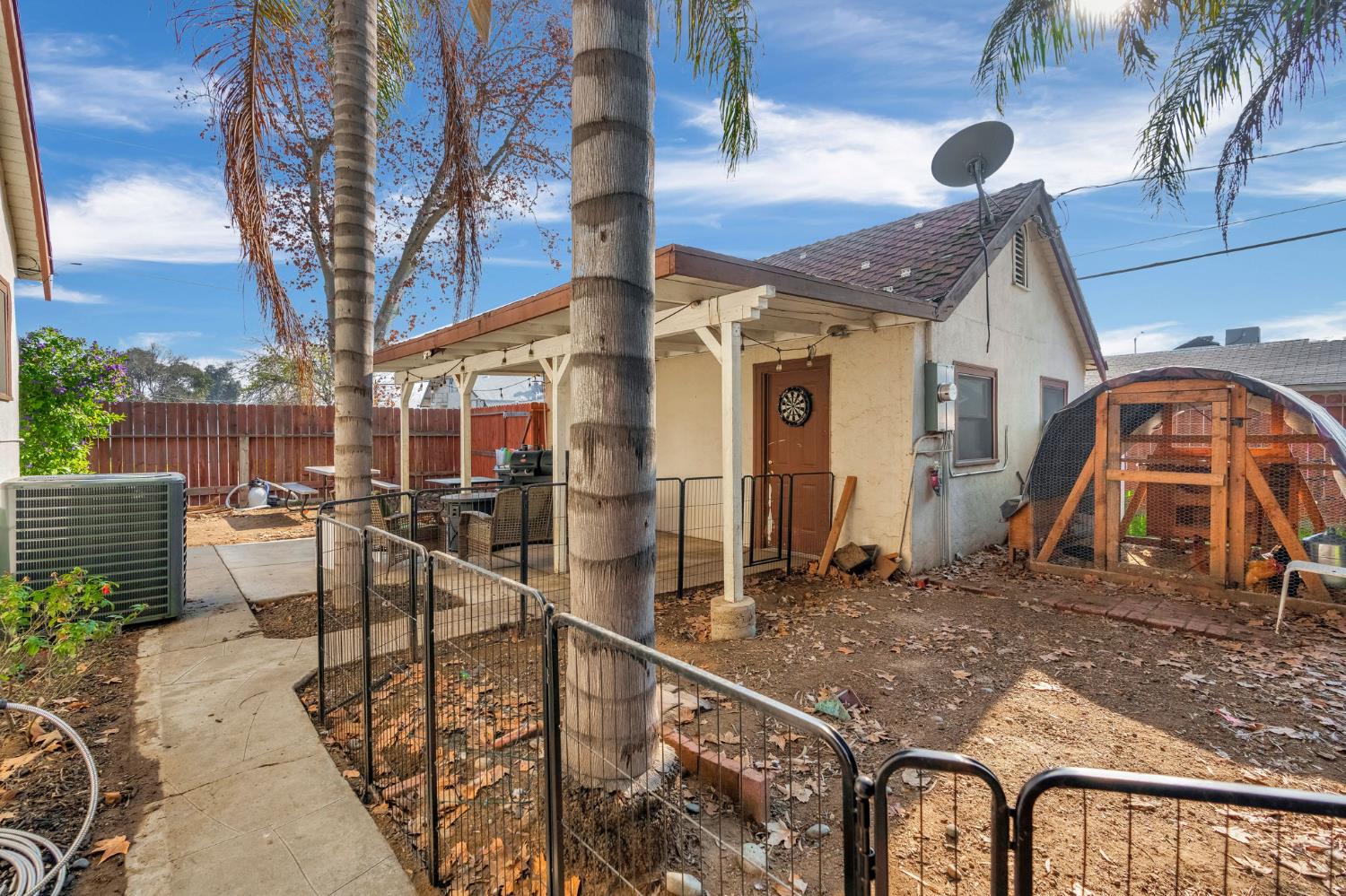 4546 E Iowa Ave, Fresno, CA 93702