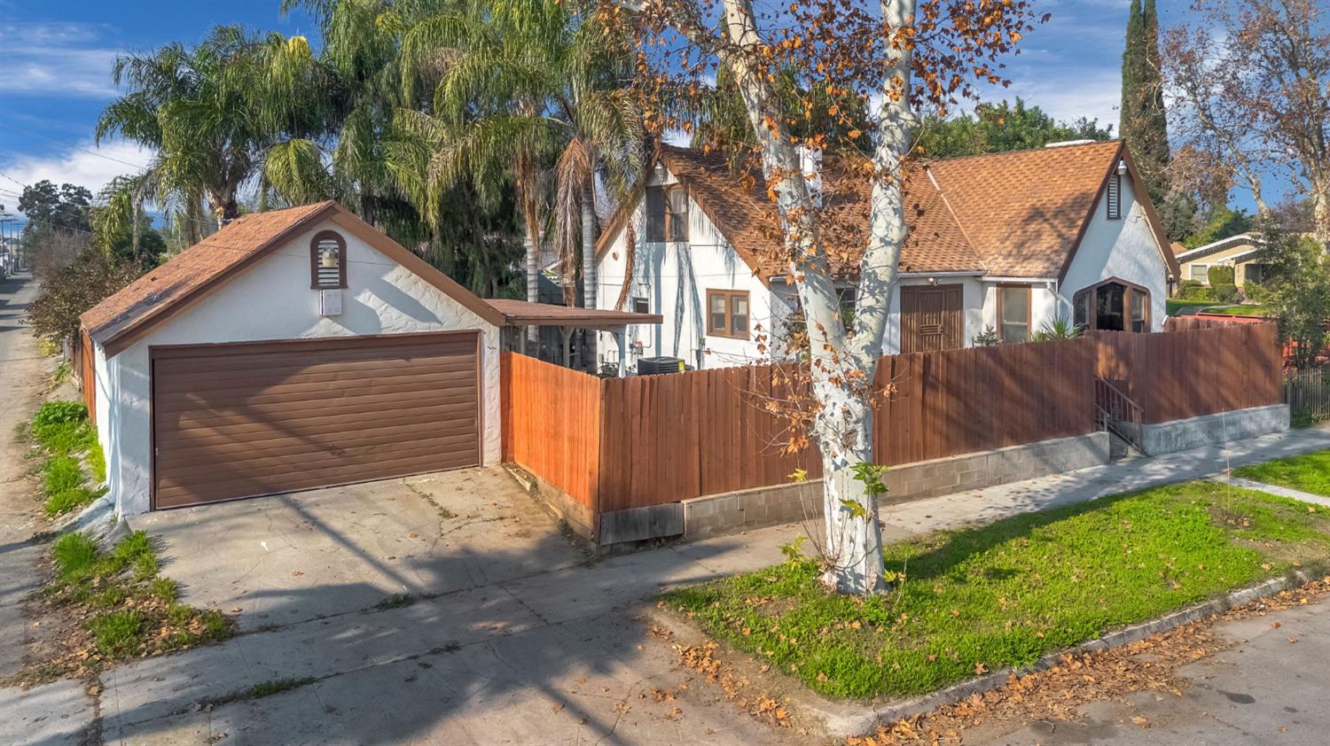 4546 E Iowa Ave, Fresno, CA 93702