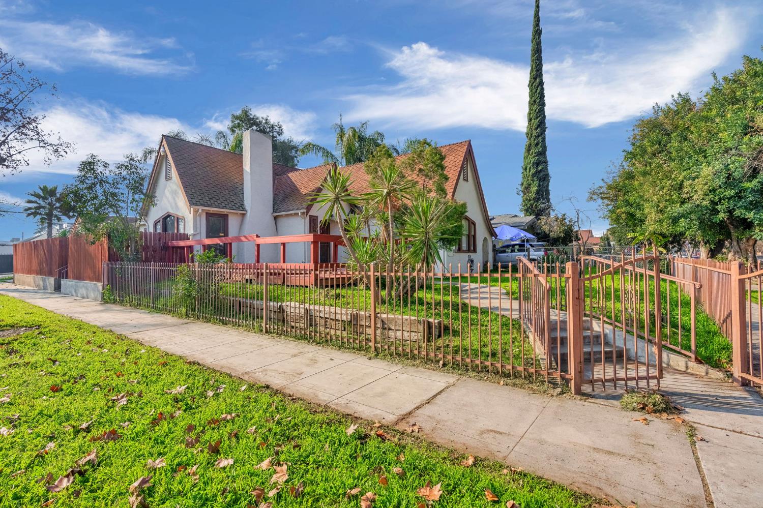 4546 E Iowa Ave, Fresno, CA 93702