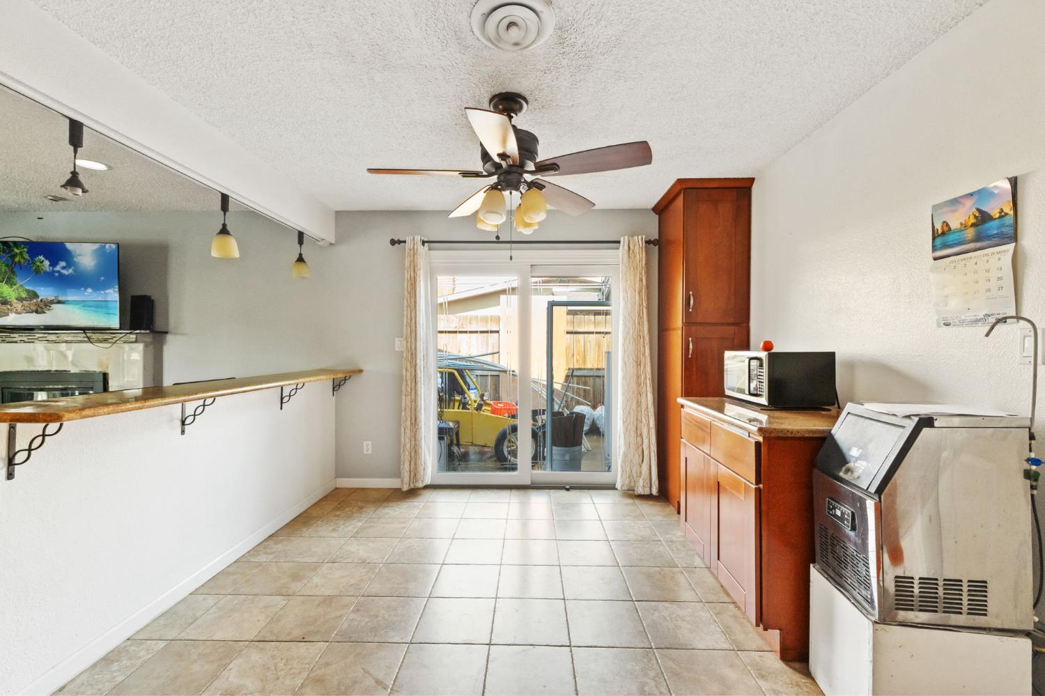 2527 S Linda Vista St, Visalia, CA 93277