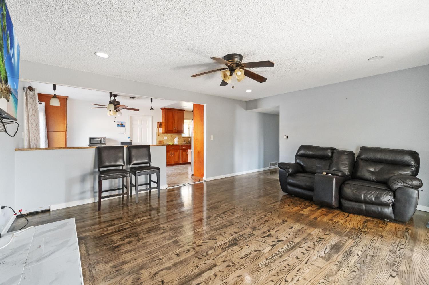 2527 S Linda Vista St, Visalia, CA 93277