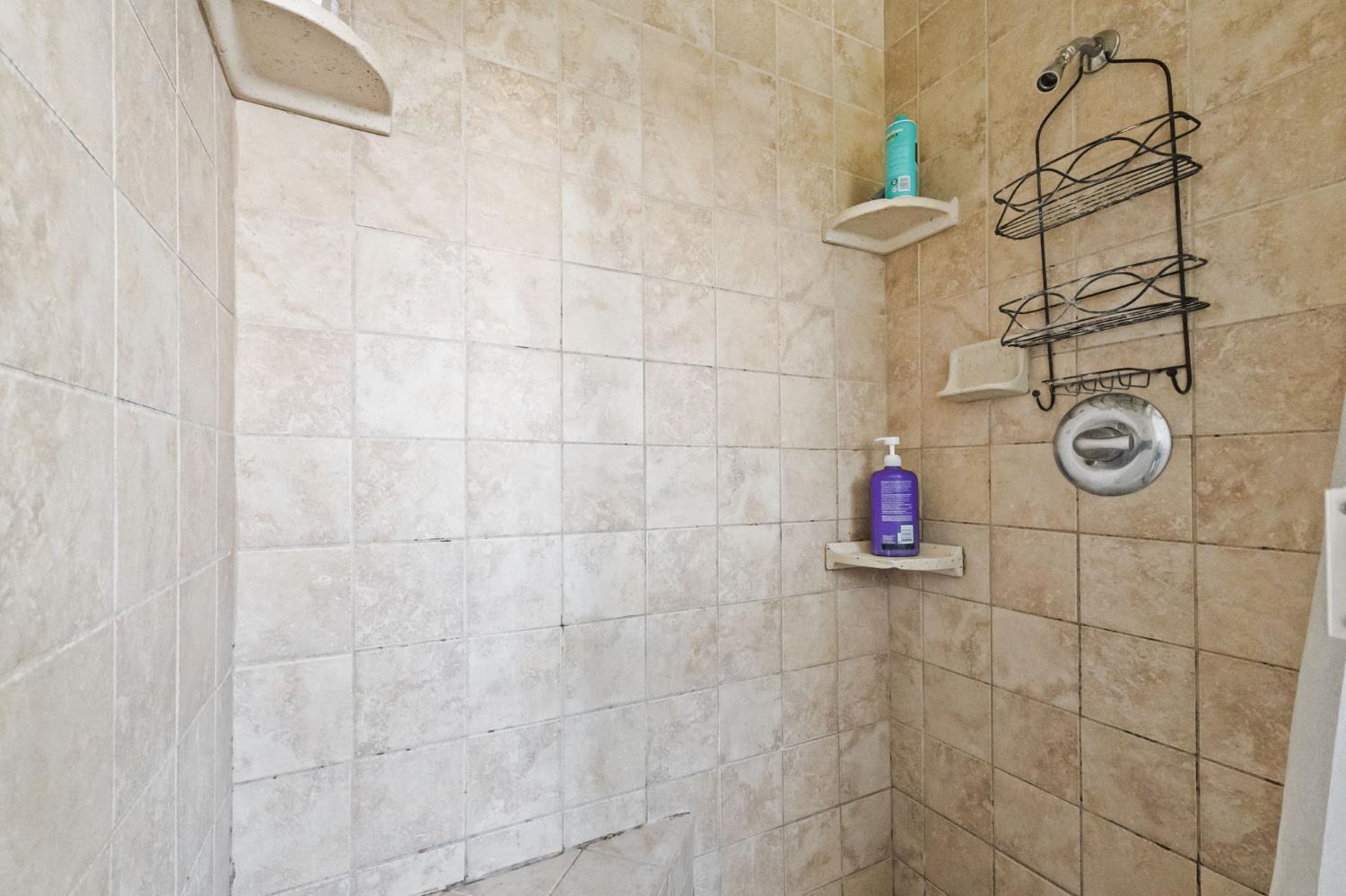 2527 S Linda Vista St, Visalia, CA 93277