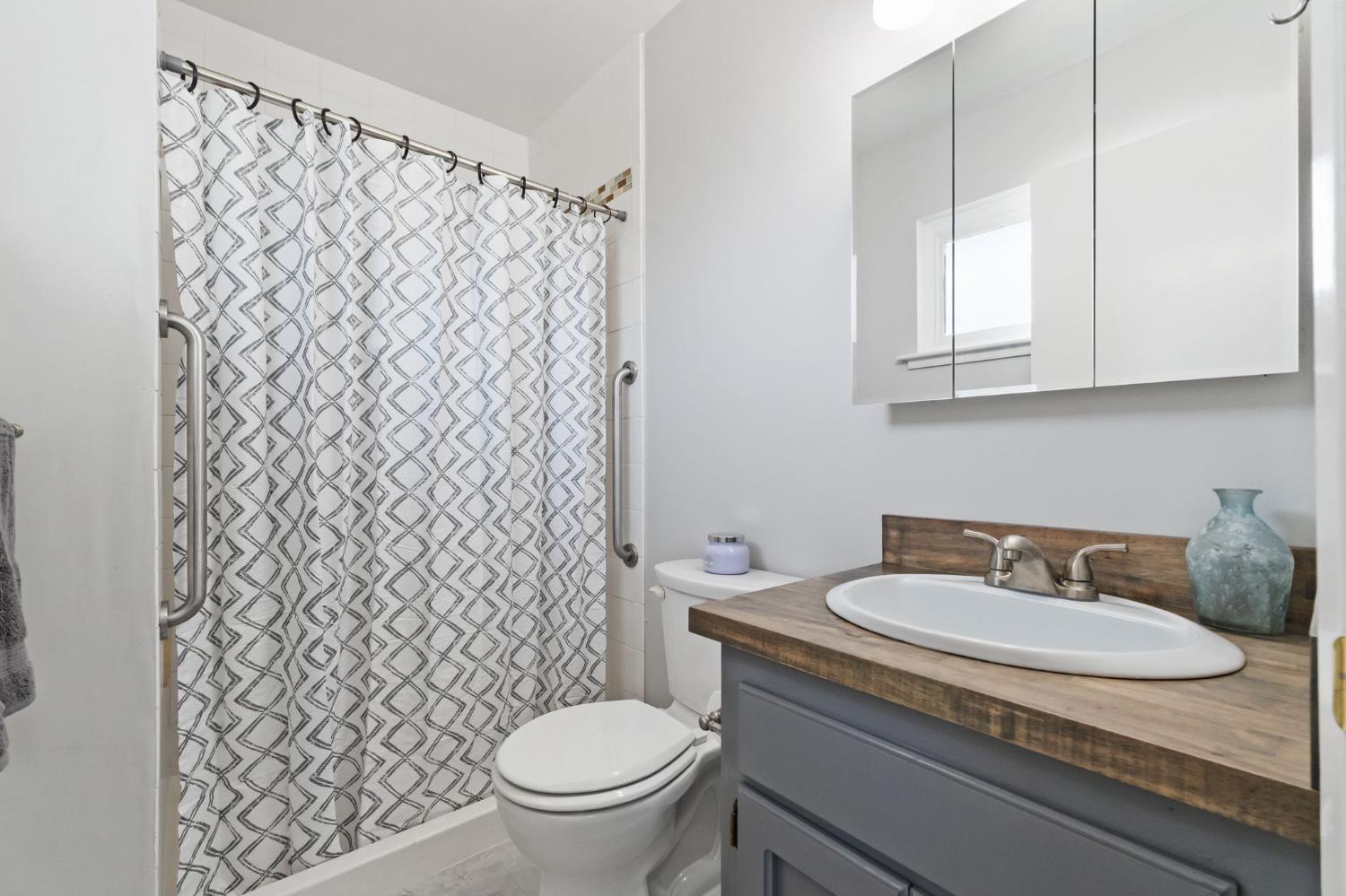 4142 W Cambridge Ave, Visalia, CA 93277