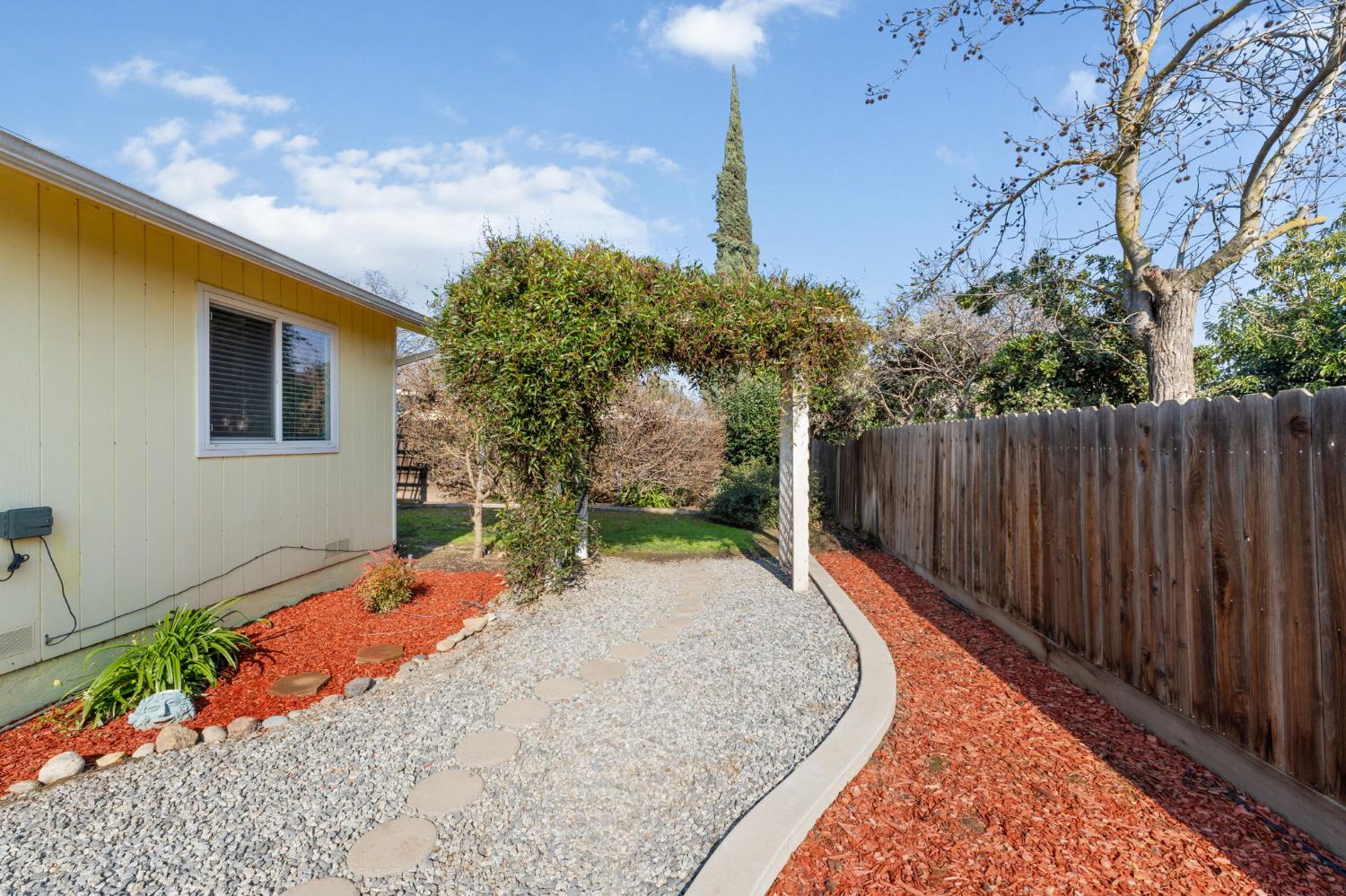 4142 W Cambridge Ave, Visalia, CA 93277